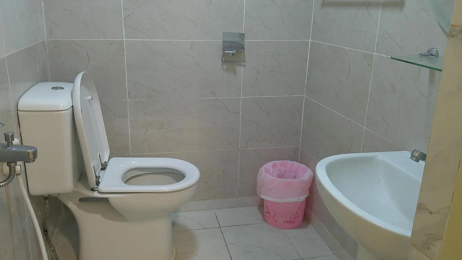 Ruby Star Hostel Dubai 303